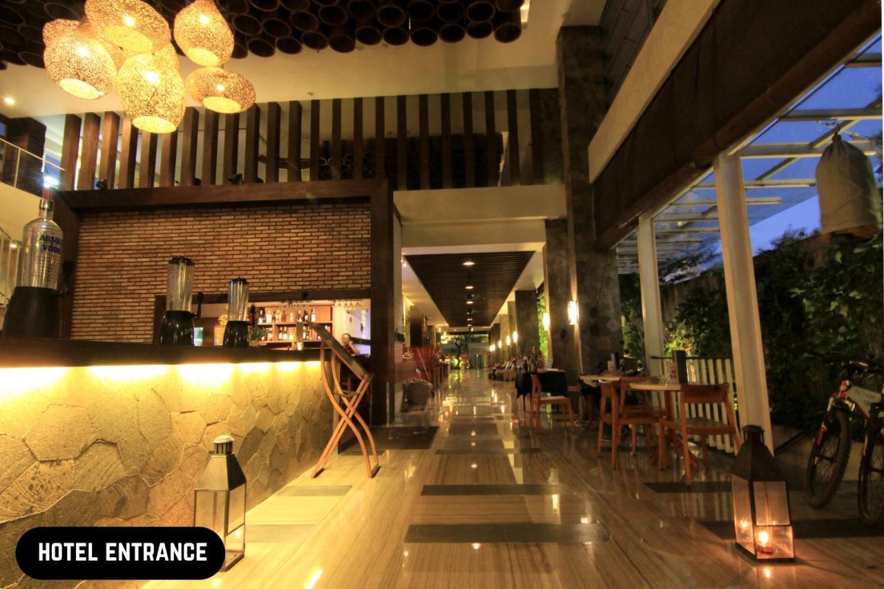 Grand Ixora Kuta Resort Kuta Lombok Exterior foto